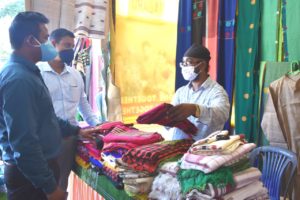 P. K Khaklary & Rinkumoni Das LDMs Lakhimpur & Dhemaji appreciated our artisans by seeing